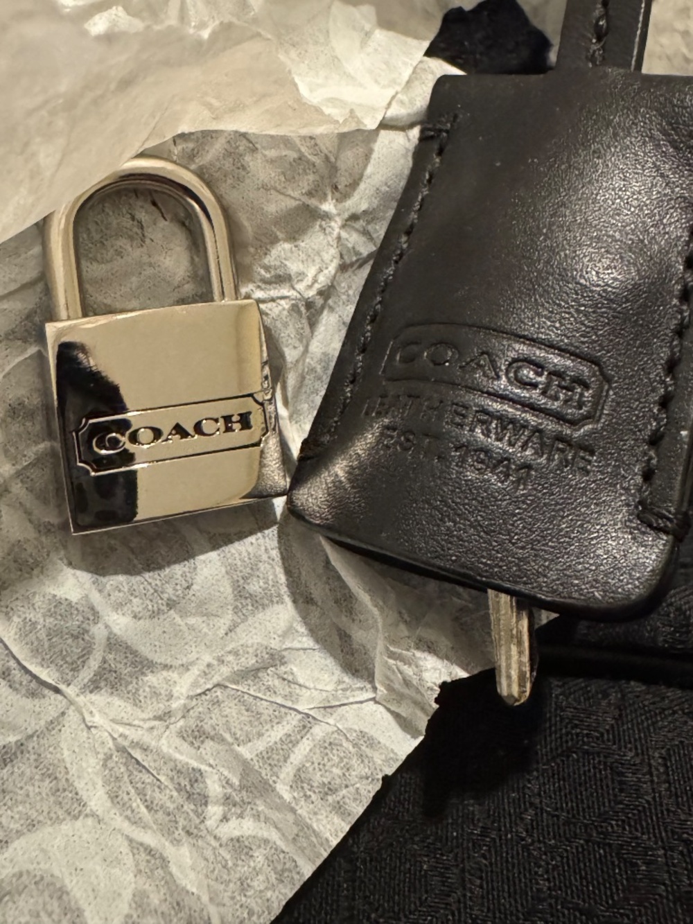 NWT Coach F77013 XL Signature C Duffle Travel Bag w/ Strap, Padlock & Key - Picture 11 of 16